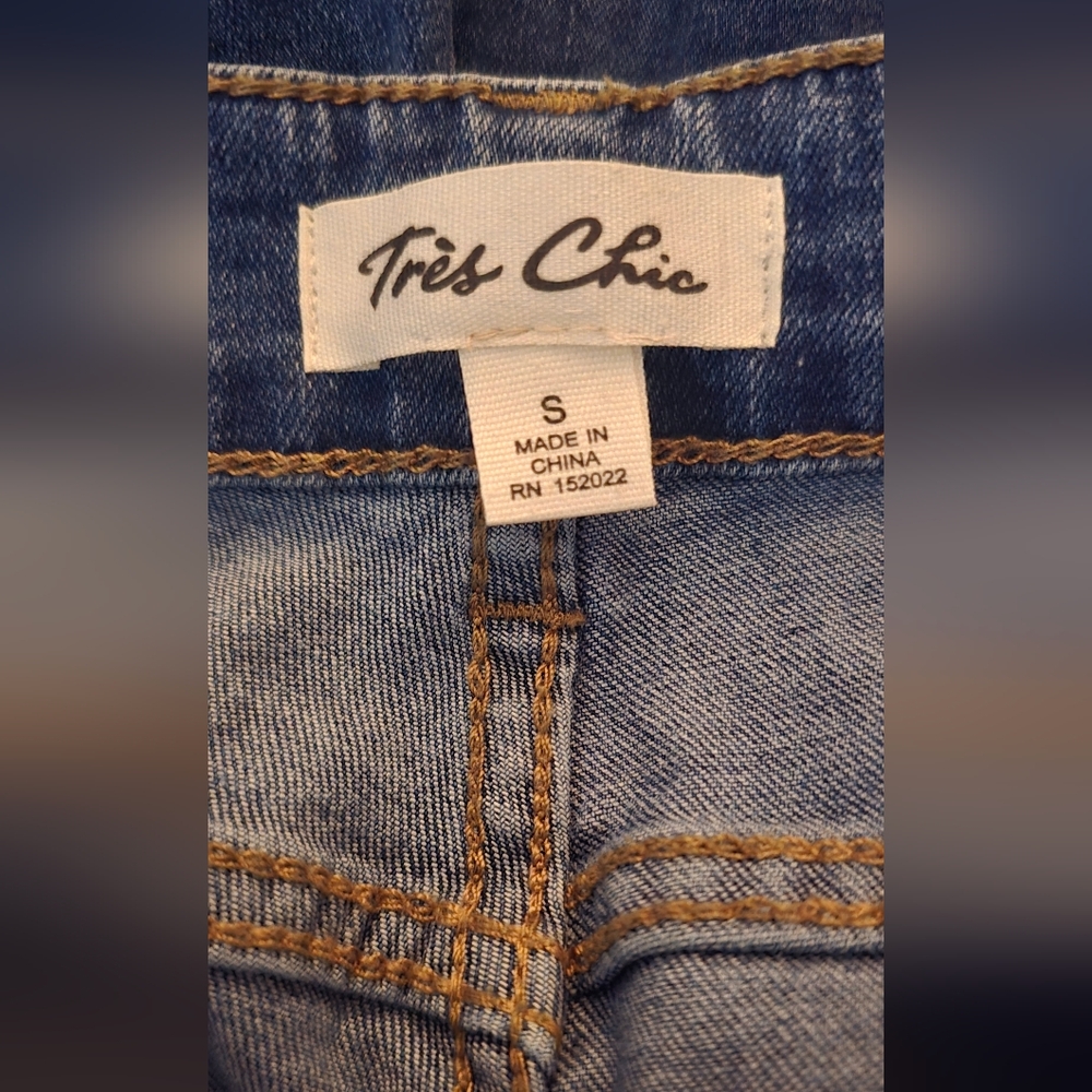 Tres Chic Dark Wash Distressed Floral Patch Boho Casual Festival Jeans New Small - Picture 5 of 5